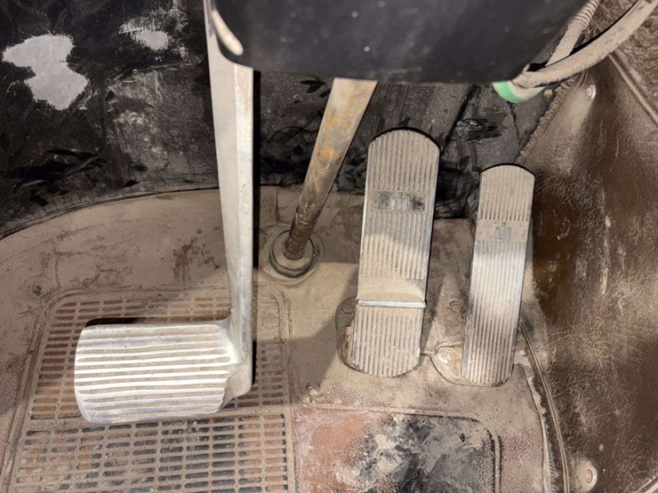 1983-international-co9670-cabover-semi-tractor,-xl-series,-400-cummins,-13-speed,-11r24.5-rears-on-s-image-37