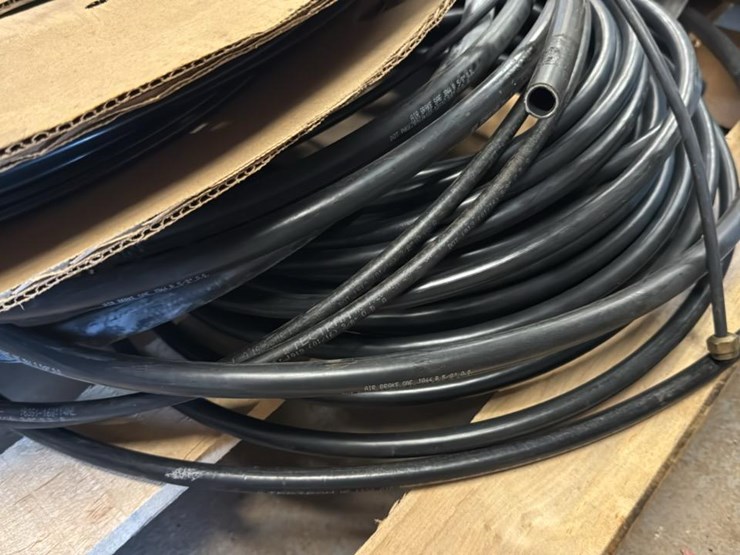 #189-•-skid-of-miscellaneous-truck-parts*-image-9