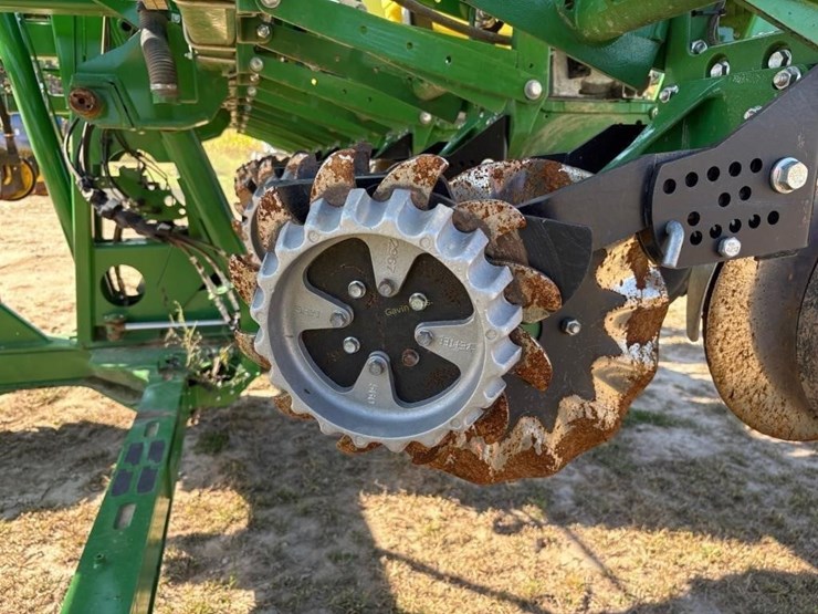 2023-john-deere-1745-image-14