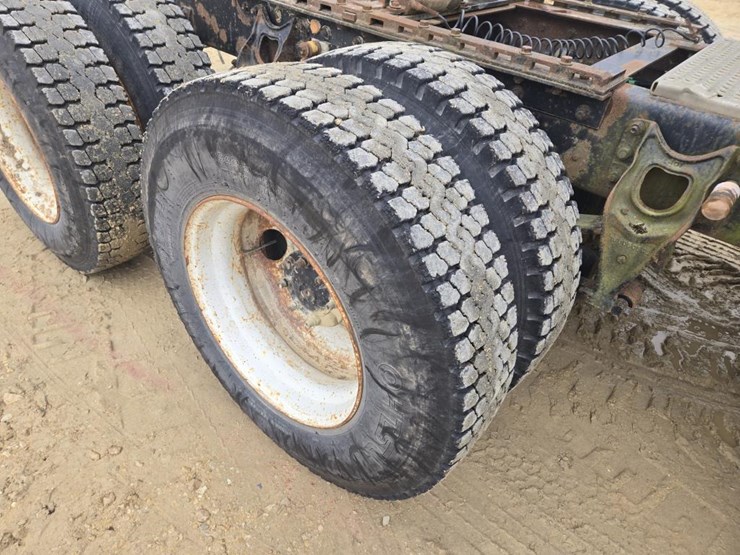 2000-international-8100-image-5