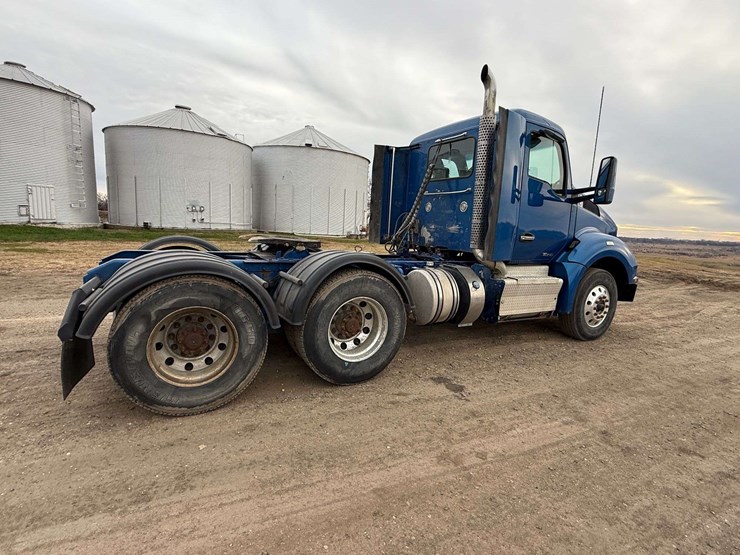 2016-kenworth-t880-image-9