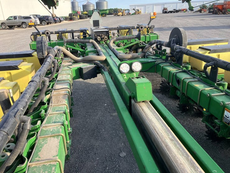 john-deere-7200-image-5