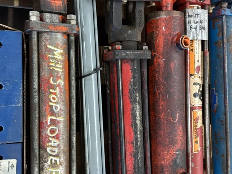 #196-•-skid-of-cylinders*-image-2