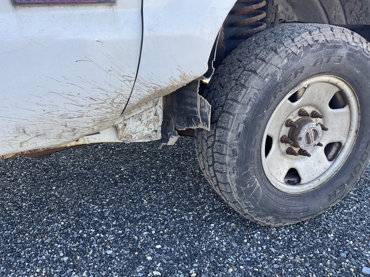 2004-ford-f250-xl-image-10