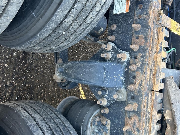 2012-freightliner-cascadia-125-image-47