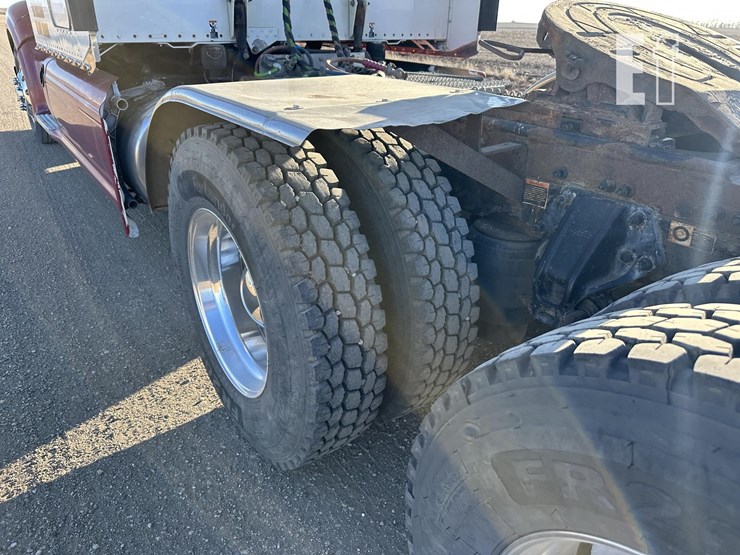 2014-peterbilt-386-image-16