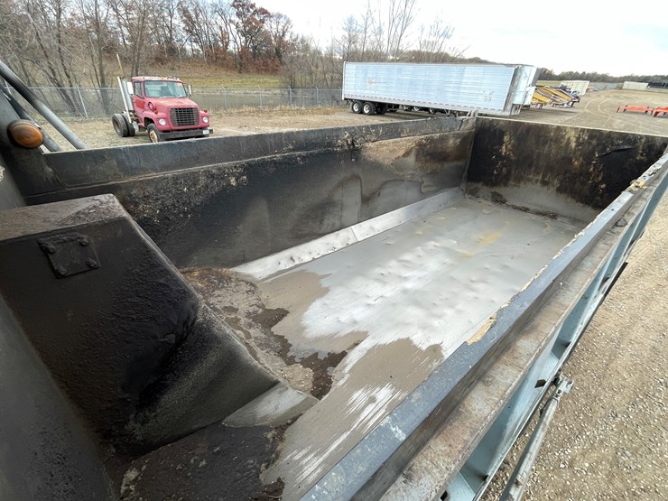 #1126-•-1999-sterling-dump-truck-(has-mn-title)-image-33