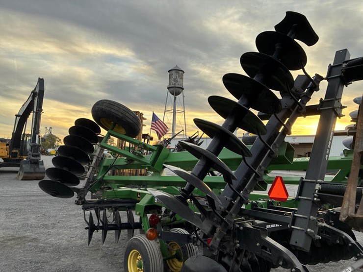 john-deere-630-image-32