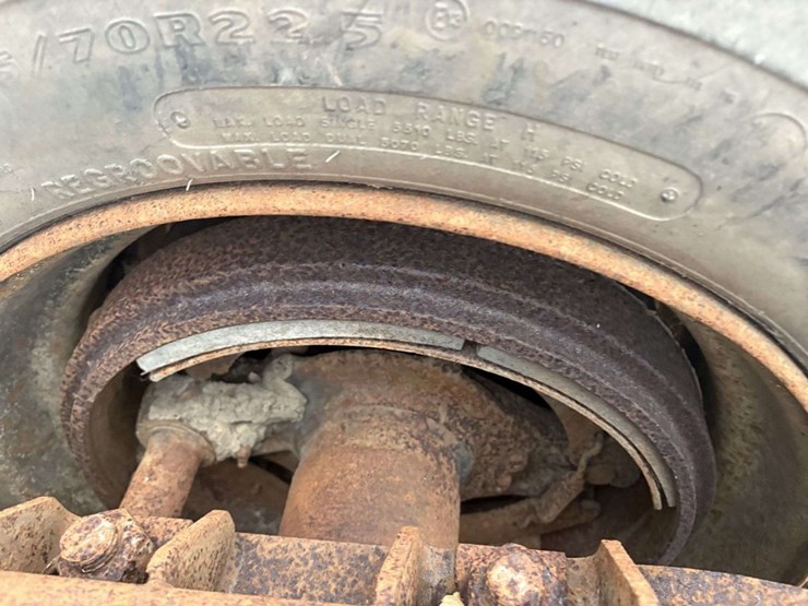 neway-truck-tag-lift-axle,-255/70r22.5-duals-on-spokes,-air-brakes-image-5