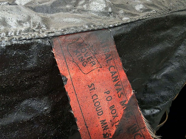 like-a-mankato-portable-fish-house,-4’-x-6’,-1-fishing-and-1-spear-hole-with-furnace-vent-image-6