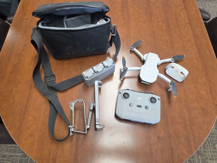 dji-mini-2-drone-with-fly-more-package,-has-3-batteries,-extra-propellers-and-tablet-holder,-only-fl-image-1