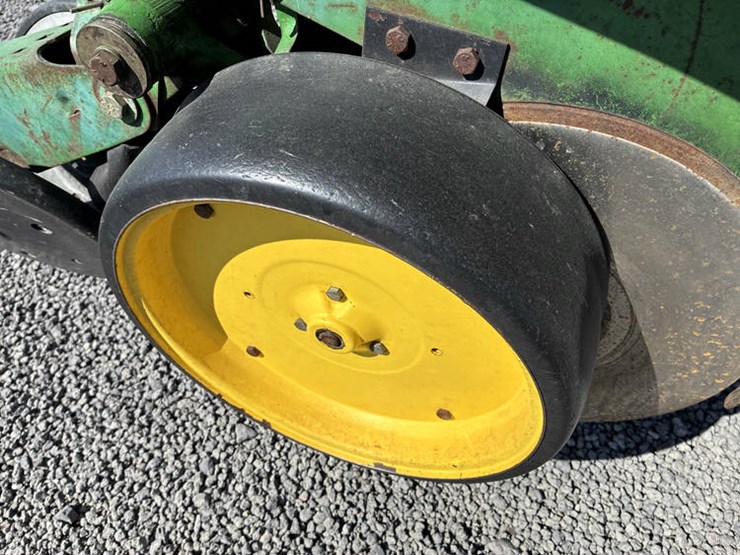 john-deere-7000-image-51