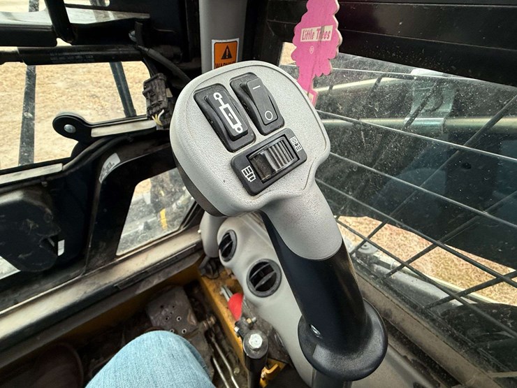 new-holland-c245-image-19