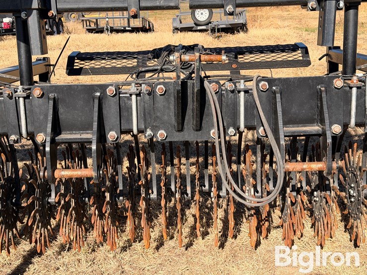yetter-30'-rotary-hoe-image-9