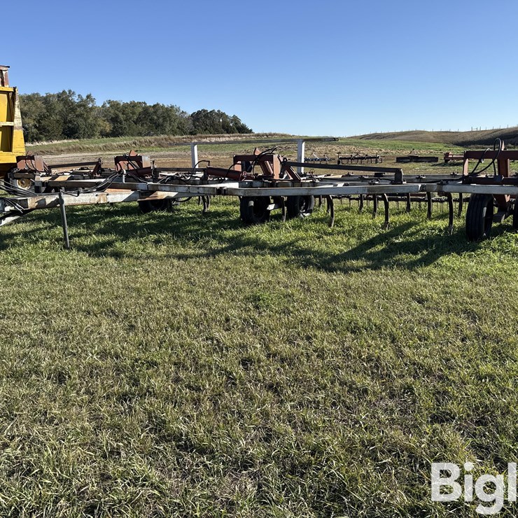 Graham Hoeme Alpha 37 Chisel w/ 3 Bar Mulchers