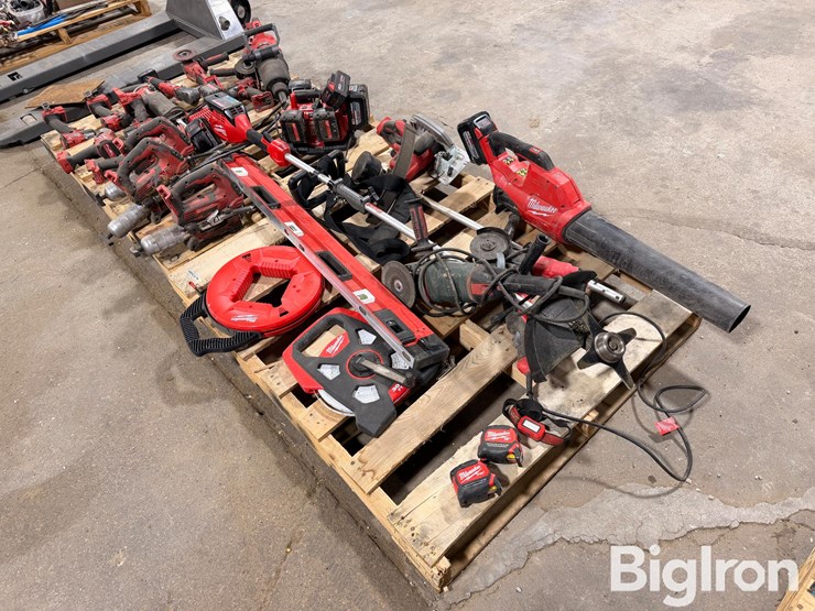 milwaukee-power-tools-w/batteries-&-6-battery-charger-image-3