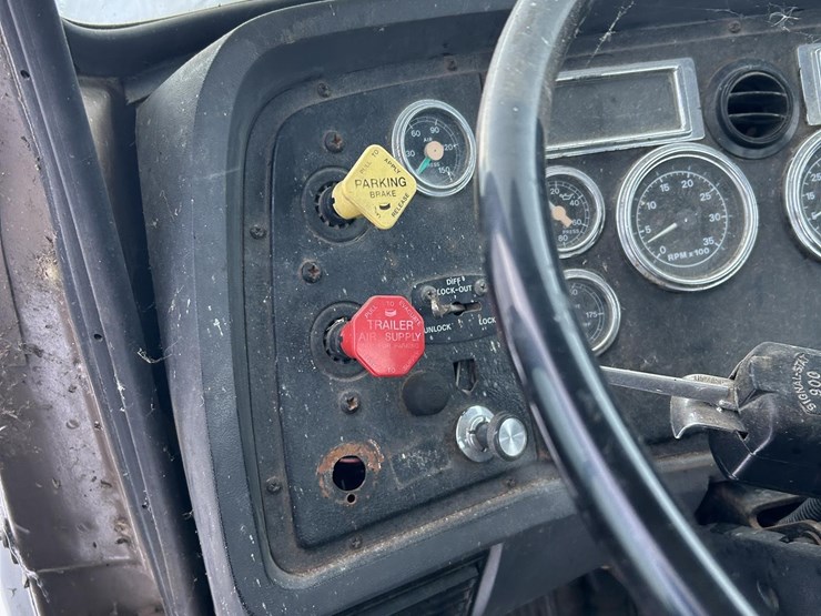 1994-ford-lta9000-image-27