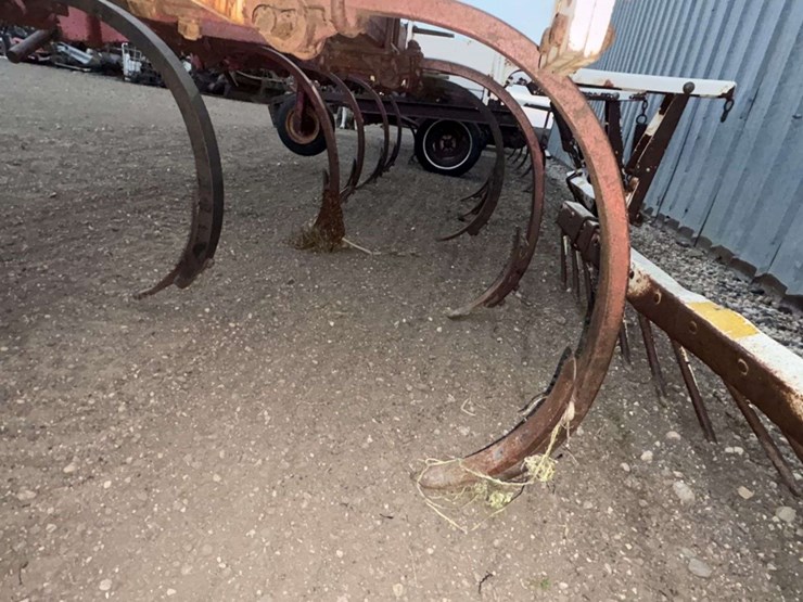 massey-ferguson-chisel-plow,-mounted,-15’-bar,-(11)-shank,-2”-reversible-points,-(2)-gauge-wheels,-b-image-12