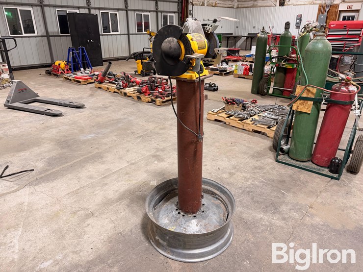 2022-dewalt-dw758-bench-grinder-image-2