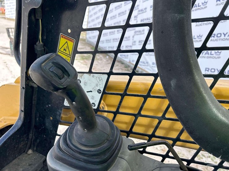 2019-caterpillar-259d-image-13