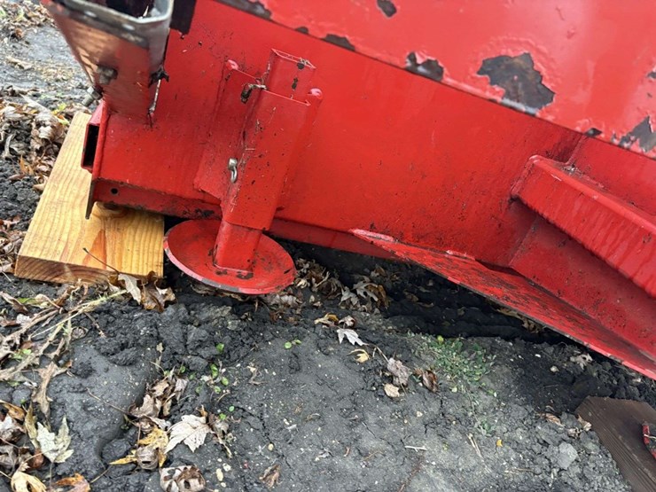 buhler-farm-king-840-snowblower,-84”,-3pt,-540-pto,-manual-turn-spout,-adj-deflector-image-14