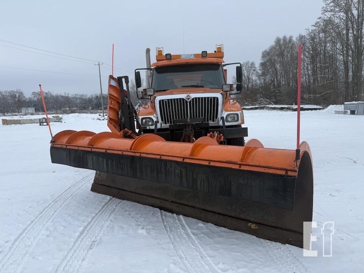 international-workstar-7500-image-2