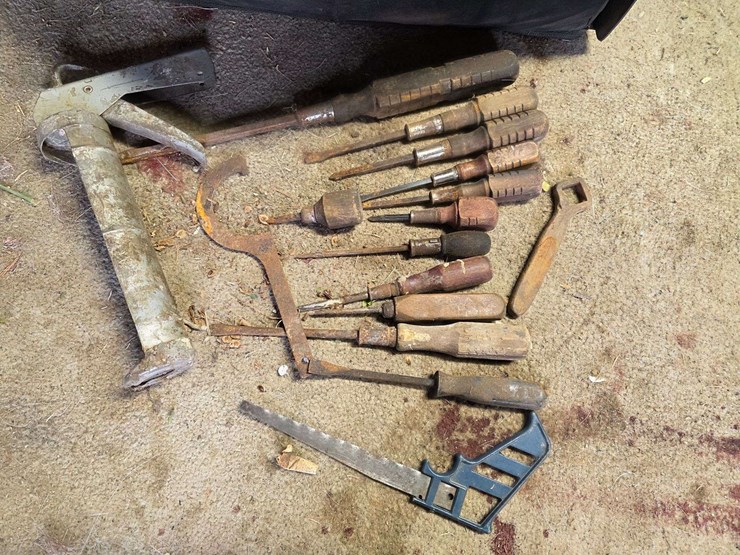 caulking-guns,-winter-vehicle-kit,-netting-w/weights,-misc-tools-image-3