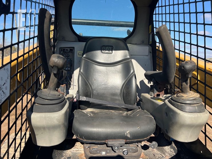 2015-caterpillar-257d-image-25