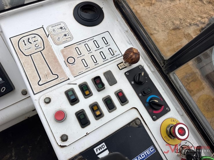 roadtec-fb-100e-sweeper-image-20