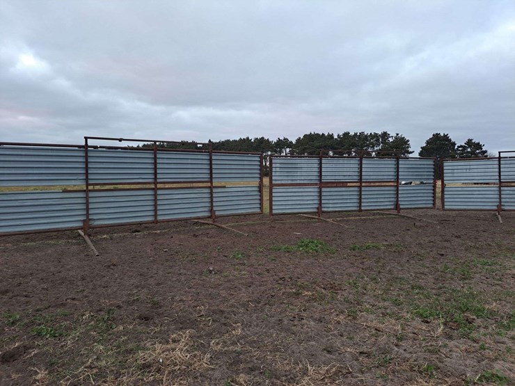 (1)-c&w-welding-windbreak-panel,-26’-long,-14’-removable-legs,-weigh-over-1150lbs-image-1