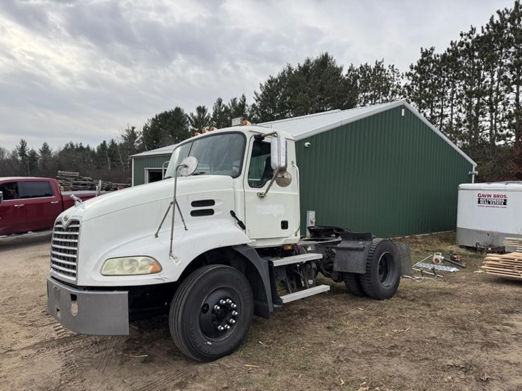 2006-mack-vision-cx612-image-1