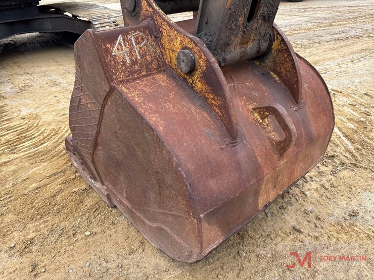 hitachi-zx240-lc-3-image-13