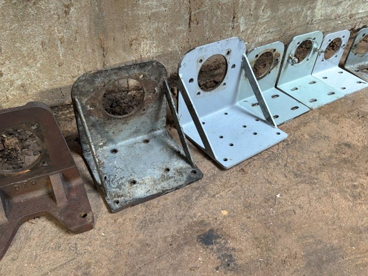 #180-•-hydraulic-valves-and-motor-mounts-image-4