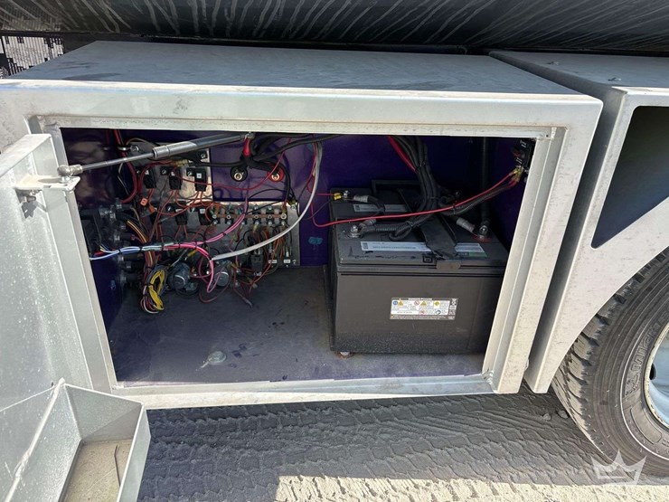 2019-isuzu-nrr-image-19