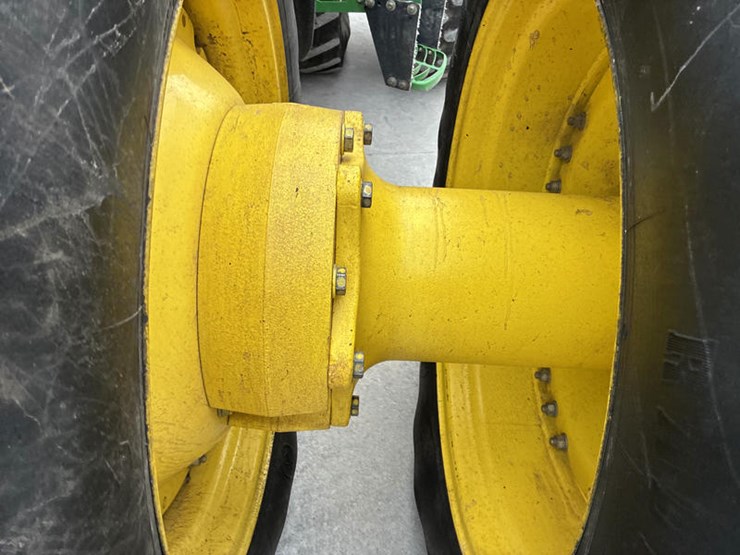 john-deere-8335r-image-45