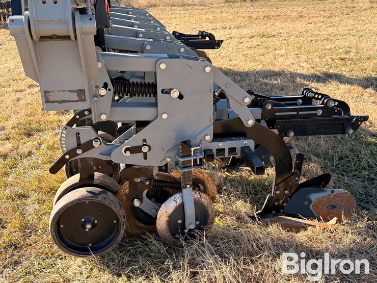 hiniker-cultipro-12r-row-crop-cultivator-image-19