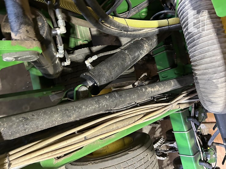 2014-john-deere-db60-image-41