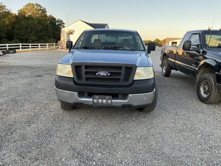 2005-ford-f150-xl-image-2