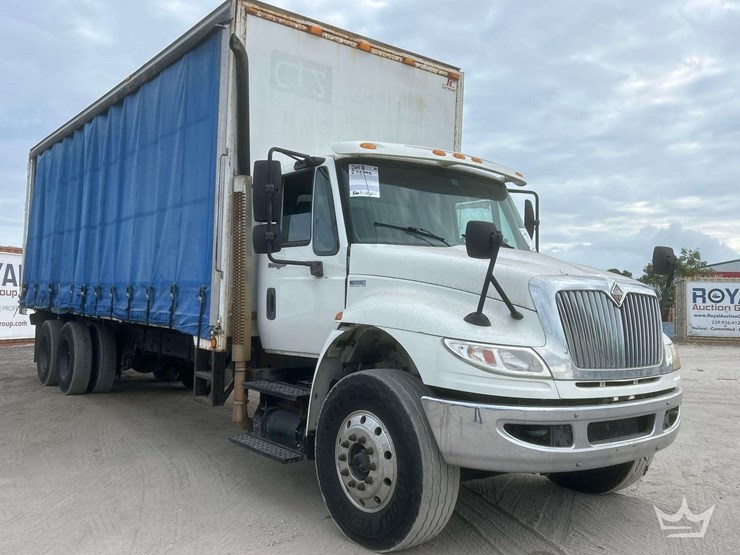 2013-international-durastar-4400-image-2