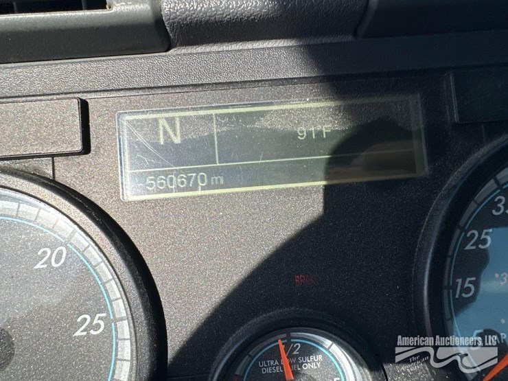 2016-freightliner-cascadia-125-image-16