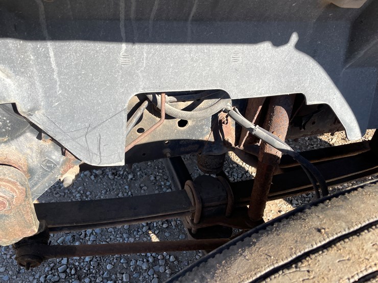 #1135-•-2002-gmc-c6500-van-truck-(has-mn-title)-image-39