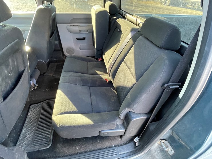 #1127-•-2013-chevrolet-silverado-pickup-truck-(has-mn-title)-image-40