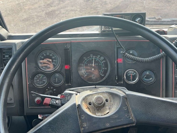 1989-ford-cf8000-image-38