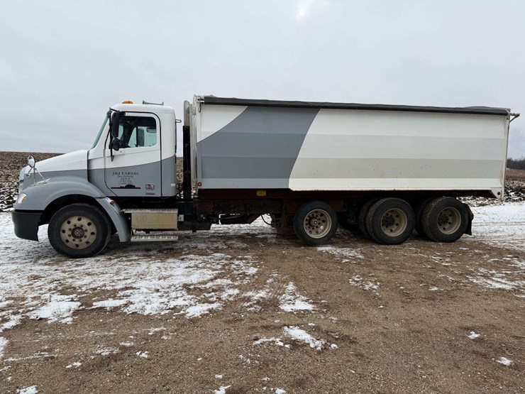 2006-freightliner-columbia-grain-truck,-549,000-miles,-8-year-old-box,-eaton-speed-shift-10-speed-tr-image-3