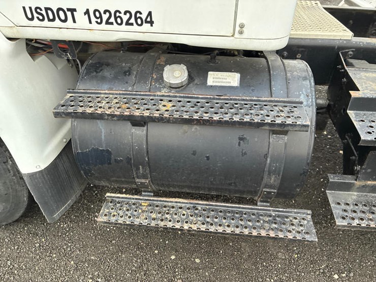 case-ih-8100-image-51