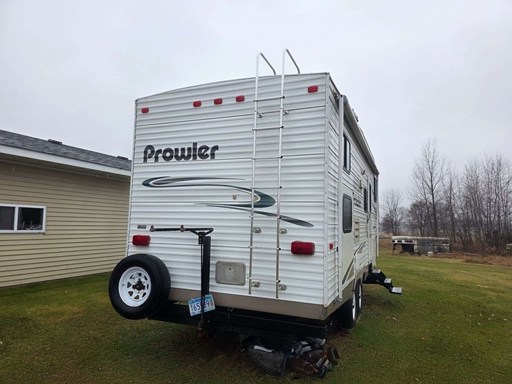 2004-prowler-fleetwood-5th-wheel-rv,-model-255-bhs,-12’-slide-out,-newer-19’-awning,-1-queen-front-b-image-7