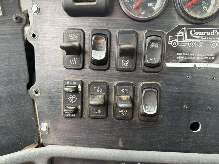 2006-freightliner-columbia-grain-truck,-549,000-miles,-8-year-old-box,-eaton-speed-shift-10-speed-tr-image-60