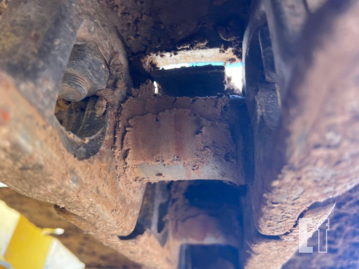 2013-deere-650k-lgp-image-12