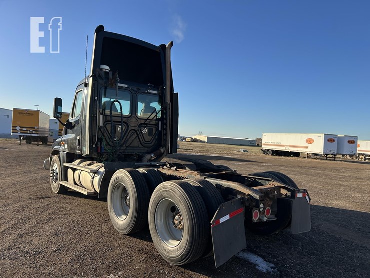 2012-freightliner-cascadia-125-image-7