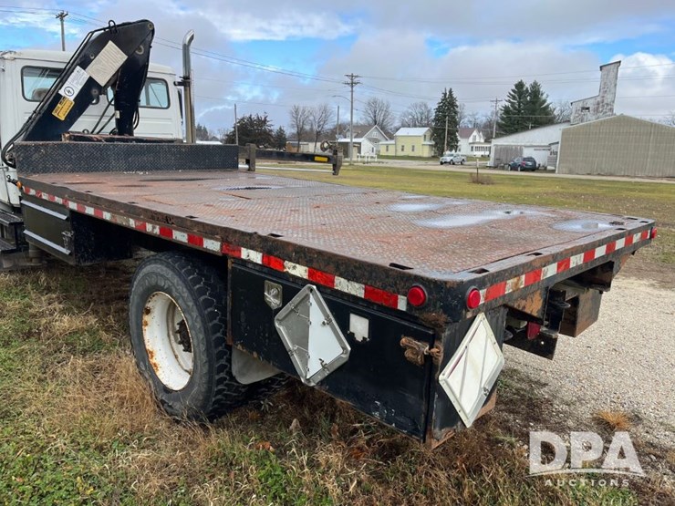 1999-freightliner-fl70-image-34